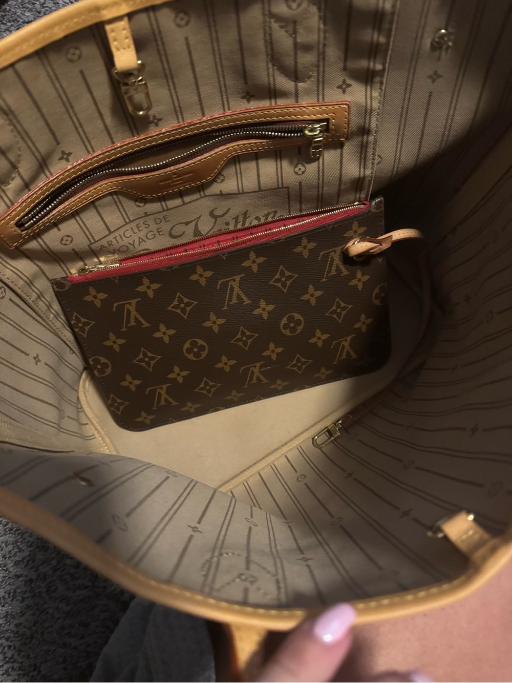 Louis Vuitton Monogram Neverfull MM Canvas Tote with Vachetta Trim - Picture 11 of 11